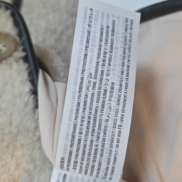 Hollister Cream Sherpa Jacket with Black Accents - Picture 7 of 9